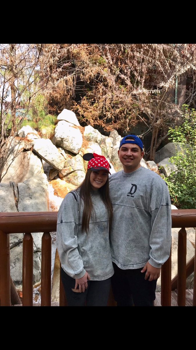 _V33N's tweet photo. Happiest place on earth with my very own princess https://t.co/XFlvPIUhF2