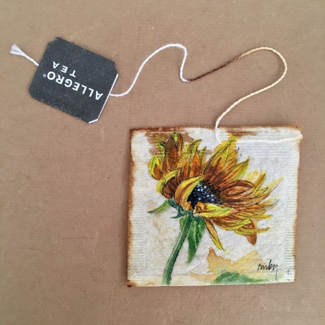 itradeok's tweet photo. This artist creates incredible paintings using old tea bags as her canvas #iTradeOK--OnlyFactories https://t.co/Xq4KN3z9li https://t.co/XbIBnt9xEq