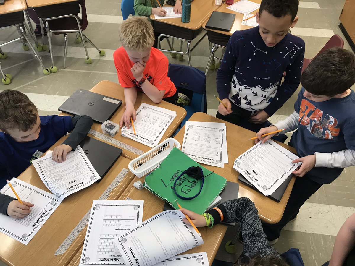 MrMasonHES's tweet photo. ALM3 students picking their 5 fantasy NCAA basketball teams with a $1,000,000 salary cap ahead of today's start of the tournament #mathandsports #NCAATournament @HopewellES https://t.co/qTa3trCiVB