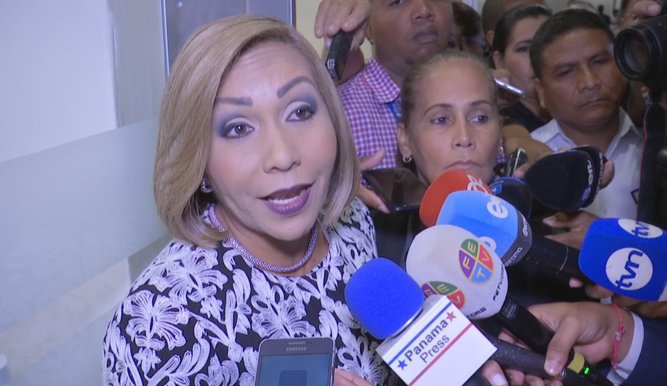 Diputados en la mira por amparos de garantías; mientras el Contralor de la República, defiende las auditorías.
▶ bit.ly/2FHOFlK #NoticiasTVN