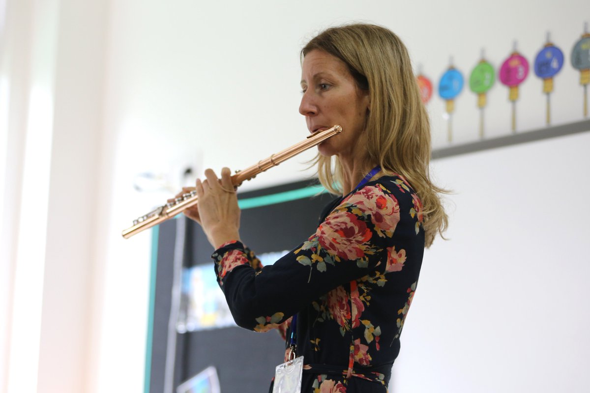 NAISPudong's tweet image. A huge thank you to Juilliard Alumni @fluterscooter Andrea Fisher for a wonderful visit yesterday! Our students really enjoyed learning about your instruments and working with you in the Masterclass! #NAEJuilliard #NAISPudong #NAEBeAmbitious