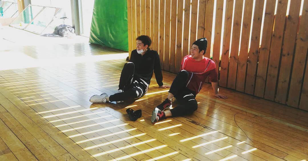 BUBBLETEAHOLIC's tweet photo. ตอนพักเบรค 10 นาทีตอนมาเรียนคิวบู๊ของเซฮุนในเว็บมูฟวี่ Dokgo Rewind ㅠㅠㅠㅠㅜㅠㅠ https://t.co/FJvNbdX2Hg