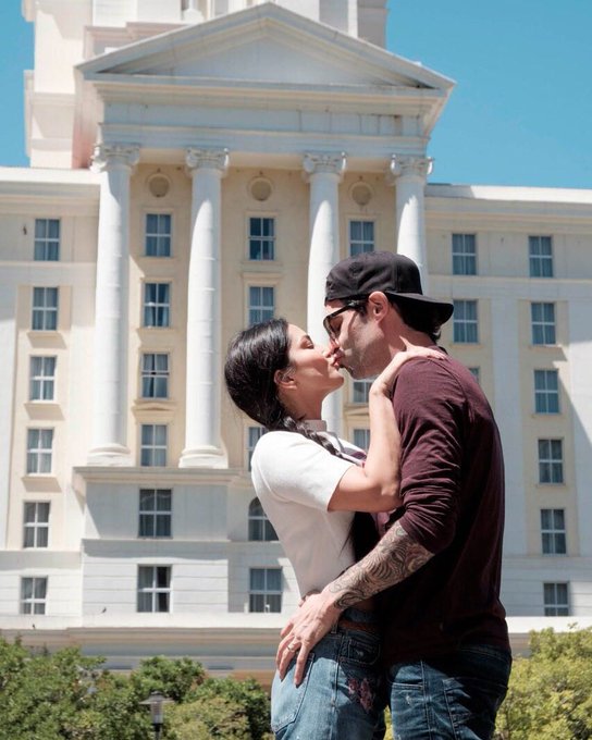 10 years and still find time for a smooch!! Lol 
@DanielWeber99 😘

#SunnyLeone https://t.co/AJveWDoE