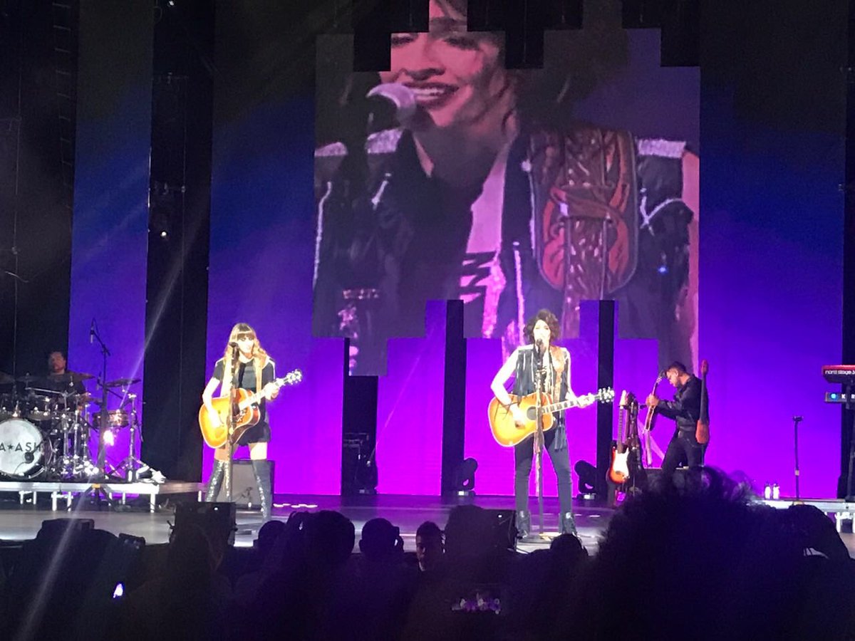 SofiaEnTuRadio's tweet photo. Como siempre impresionantes nuestras niñas consentidas @haashoficial https://t.co/jTPiuzxs6x