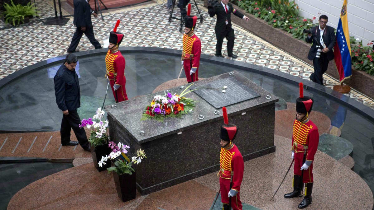 Yo también estoy preso, con custodios las 24 horas para que no me escape