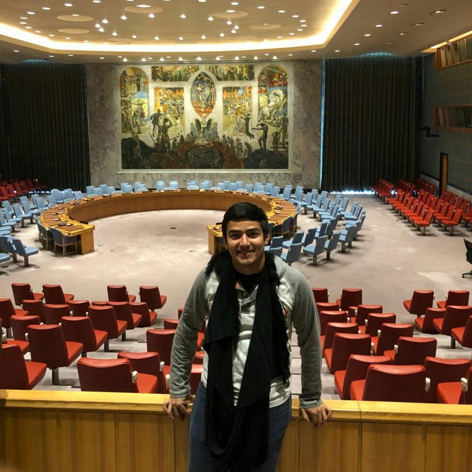 Resulta interesante ver como la representación del poder mundial cabe en tan pocas sillas...

Yo todo feliz al respecto jajaja

#ConsejoDeSeguridad #ONU 
#reflexionesposteriores