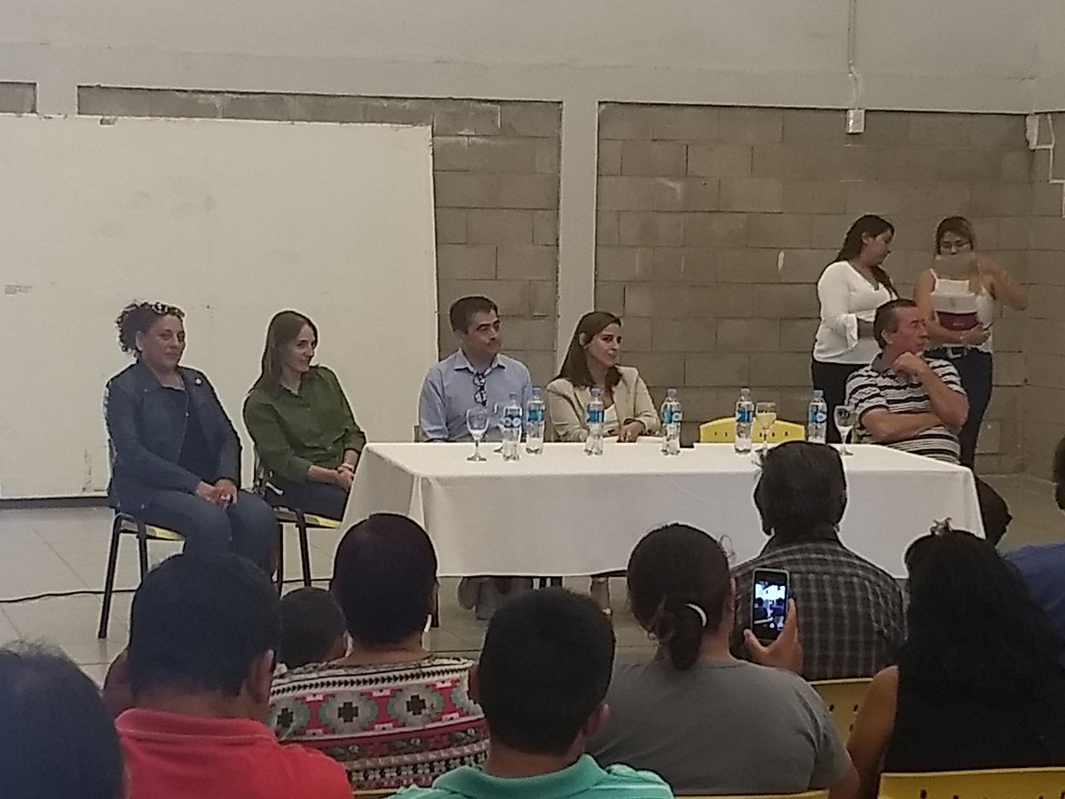 belenadan07's tweet photo. “Impulso a la actividad caprina del norte Cordobés”,
51 productores de Quilino y parajes, recibieron a través del #ProgramaManosalaObra un fortalecimiento
destinado para la cria y reproducción de
ganado caprino para su posterior venta. #EconomiaSocial https://t.co/ZO4CPL0P8B