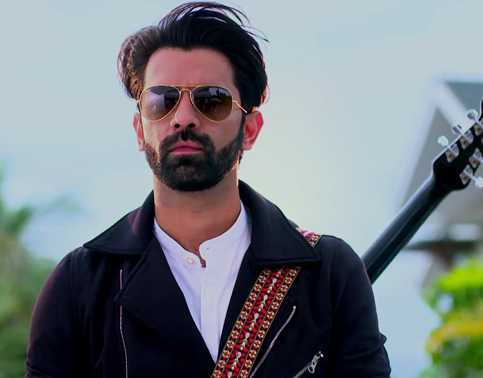 Barun Sobti Is Back In A New Web Series?

fuzionproductions.com/barun-sobti-is…