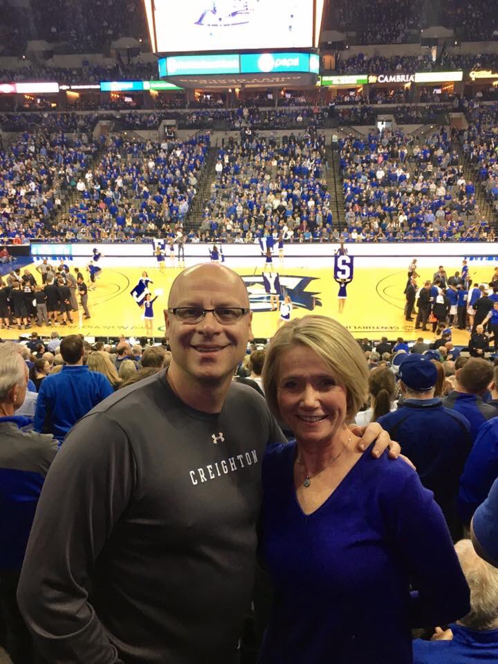 RudyHarperNews's tweet photo. Is your house divided when it comes to team loyalties? An Overland Park family has a special connection to four different teams in the #NCAATournament2018 and the teams are set to face off against each other. On @KCTV5 after the game. https://t.co/yb2GwOCtdg