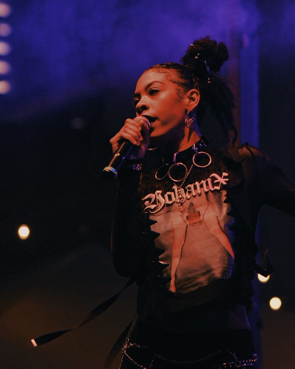 copywritemag's tweet photo. Not a chick you wanna mess with. Boss Ladies we like! #WeSeeYou @rico__nastyy killing her set at the Belmont
#copywritemag
#sxsw2018 https://t.co/sXr0GhrCAb