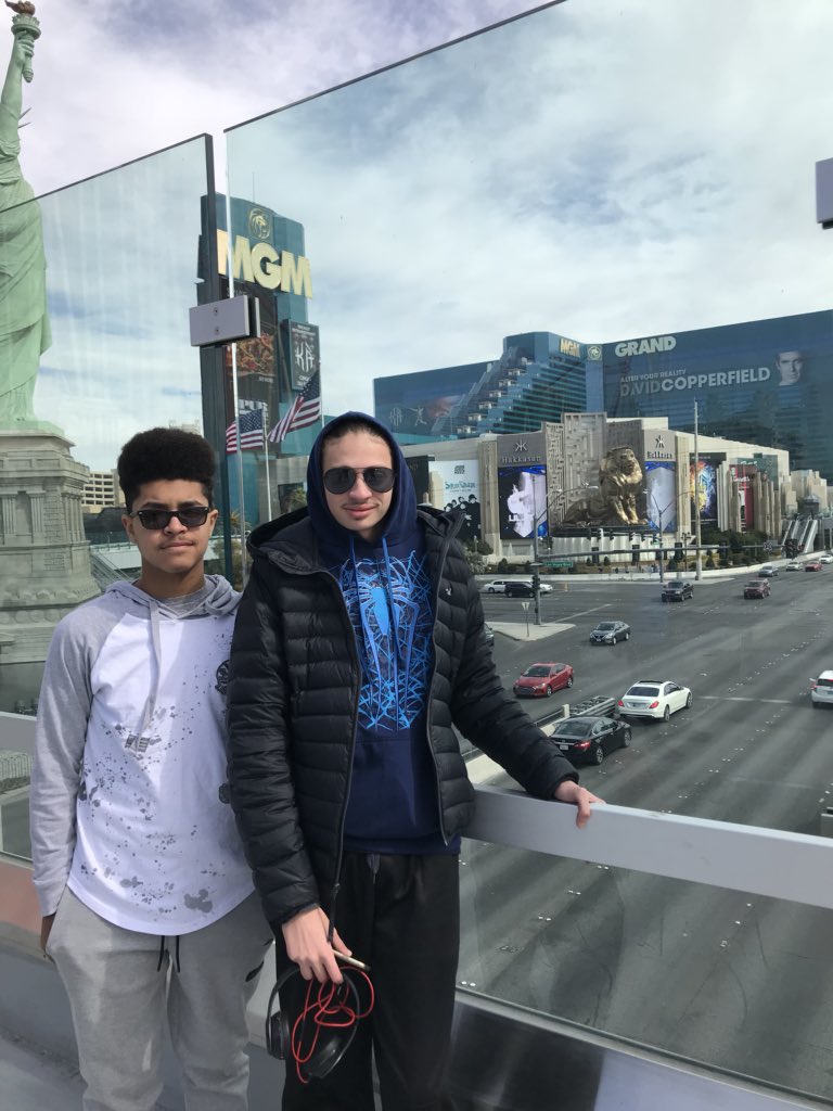 naycelislove's tweet photo. Vegas with my boys https://t.co/TsQt4Xjlhe