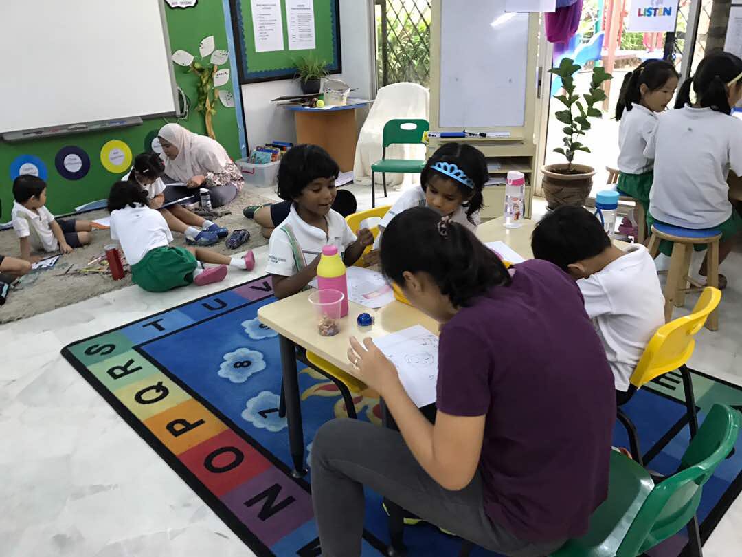 Kimbarber80's tweet photo. Reaching out to our Rohingya community- - well done to our Year 3/4 students for taking the lead #gislearning #giskuantan https://t.co/xdxUdtxI1j
