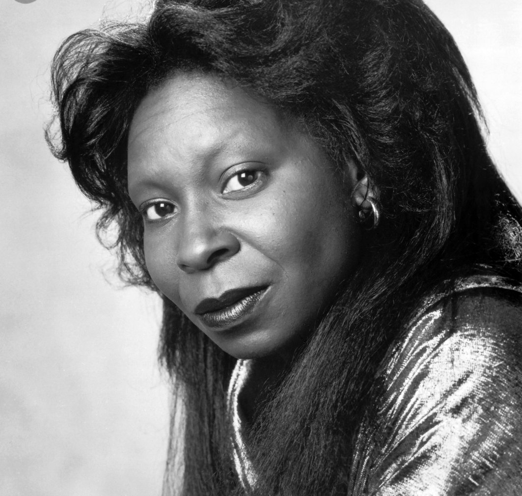 women_in_comedy's tweet photo. DAY 15 #WomeninComedy for #WomensHistoryMonth: Whoopi Goldberg ('55-). Actress, comedian, author, TV host.13 Emmys noms &amp; one of the few w/EGOT🏆! She was 2nd black woman to win acting Oscar. Became 1st African-American woman to host Academy Awards in '94 &amp; 1st woman to solo host https://t.co/X90XUQAYDJ