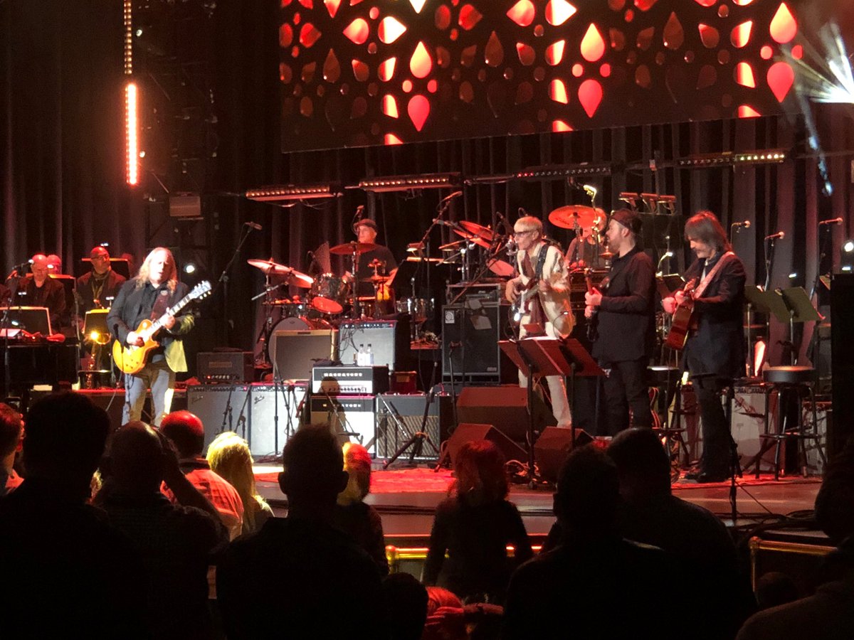 LarryCampbell_'s tweet photo. #LoveRocksNYC concert benefiting God’s Love https://t.co/933kfZ5veH
