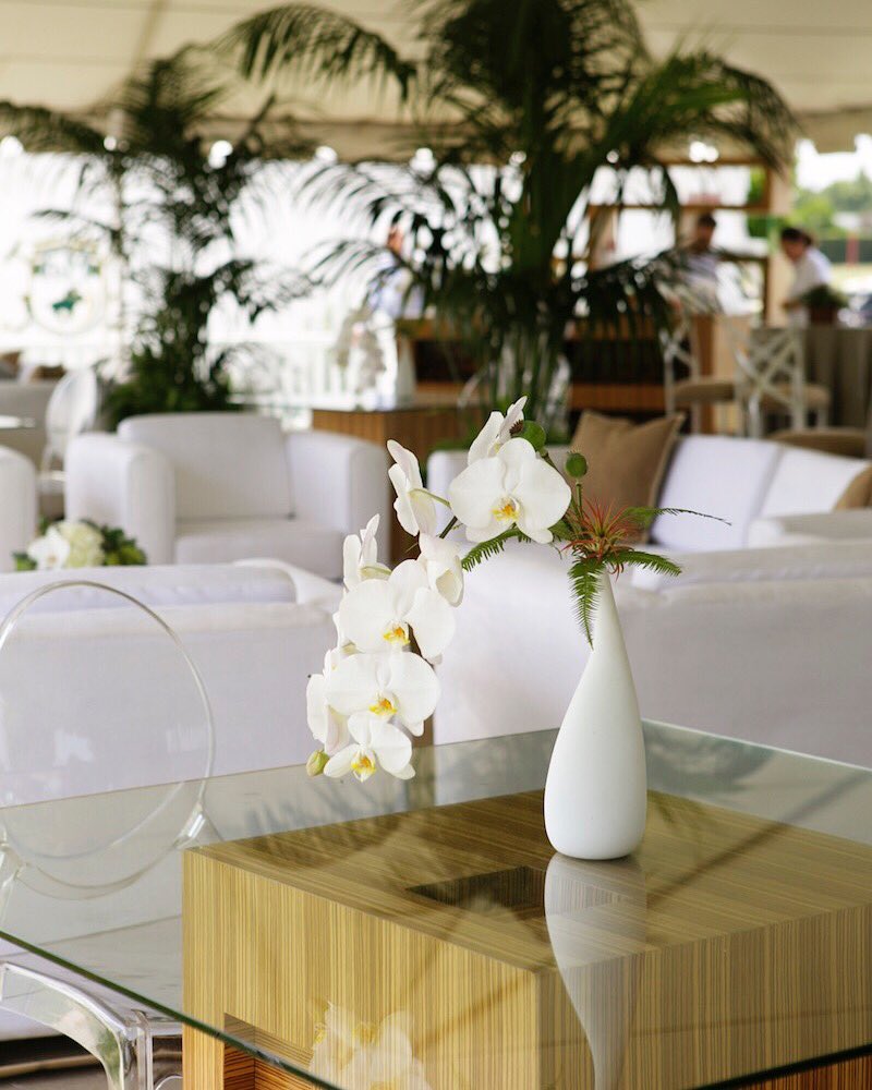 zohefelici's tweet photo. One of our favorite #corporateevent is the #Californiatropical #eventvibe at the @SBPoloClub we produced and designed with @RrivreWorks and #HogueFloral
#FeliciEvents #FeliciCorporate https://t.co/au7hZUpxvk