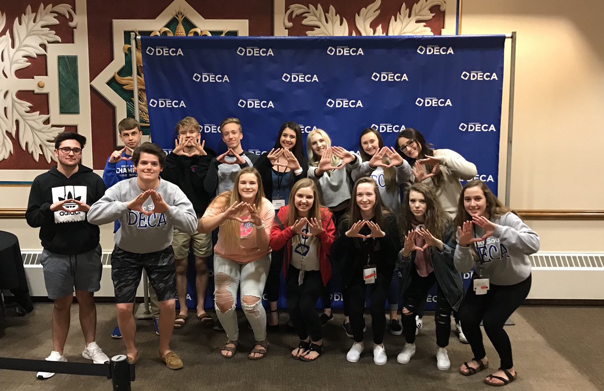papiosouthdeca's tweet photo. Day 1 of State DECA! Check out this awesome group!🔹#SCDC18 https://t.co/7AA7Z8eGeM