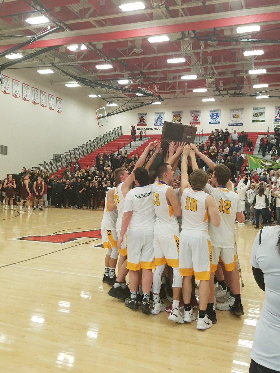 CadeBaumgardner's tweet photo. So proud of our crew! I'd take these guys into battle with me any time any place! #BleedGreenAndGold #StateBound 💚💛💚💛 https://t.co/W8ufoVBQSn