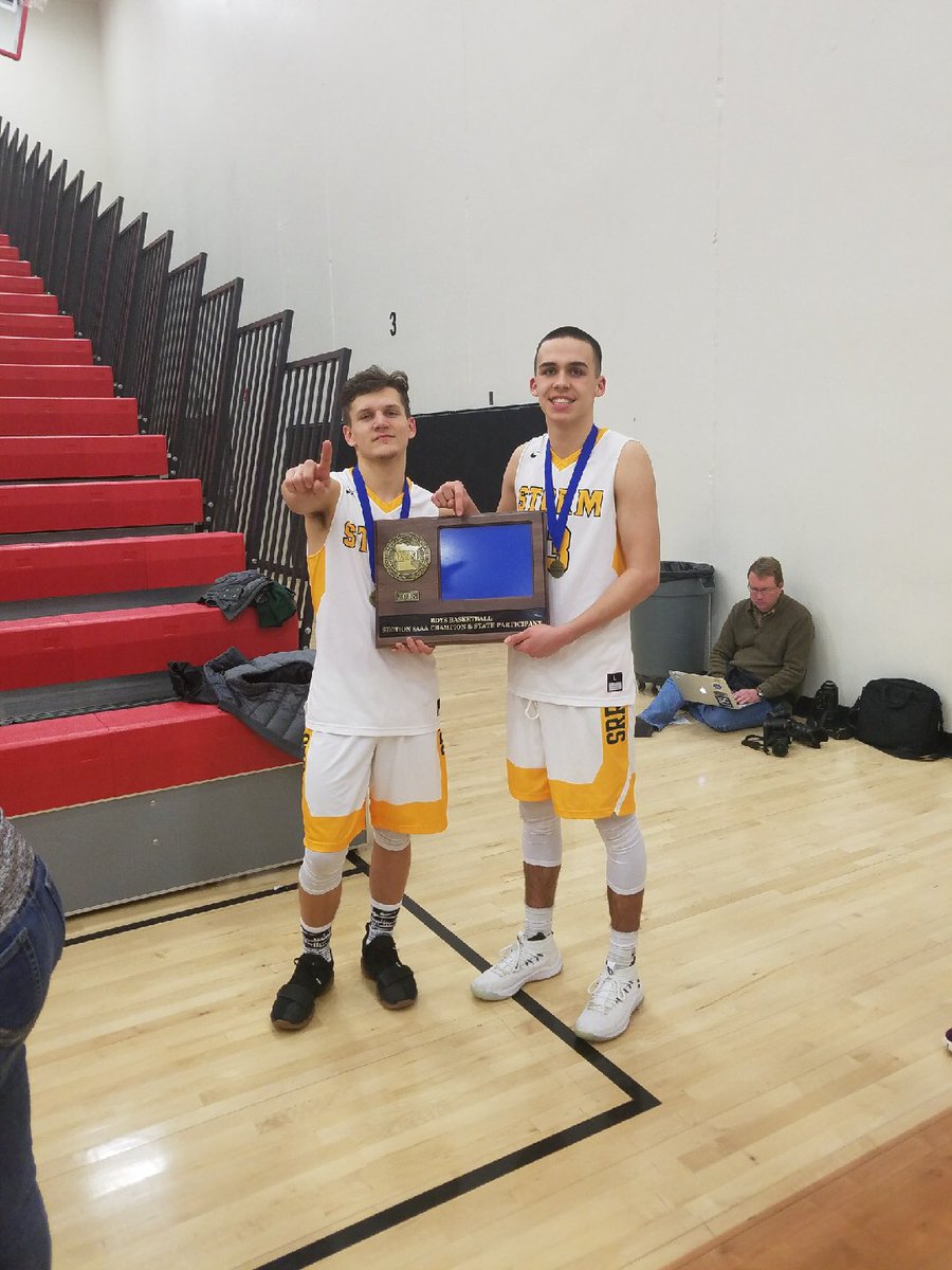 CadeBaumgardner's tweet photo. So proud of our crew! I'd take these guys into battle with me any time any place! #BleedGreenAndGold #StateBound 💚💛💚💛 https://t.co/W8ufoVBQSn