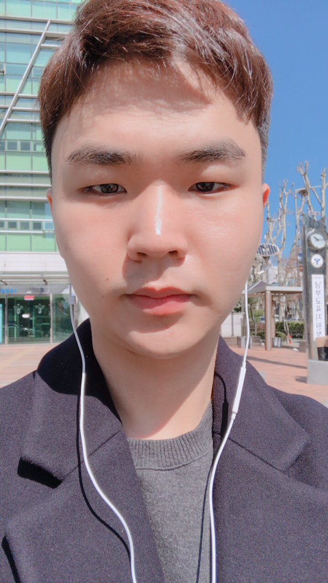 lolGorillA's tweet photo. 머리커트 https://t.co/BQ5Xi3tBMU