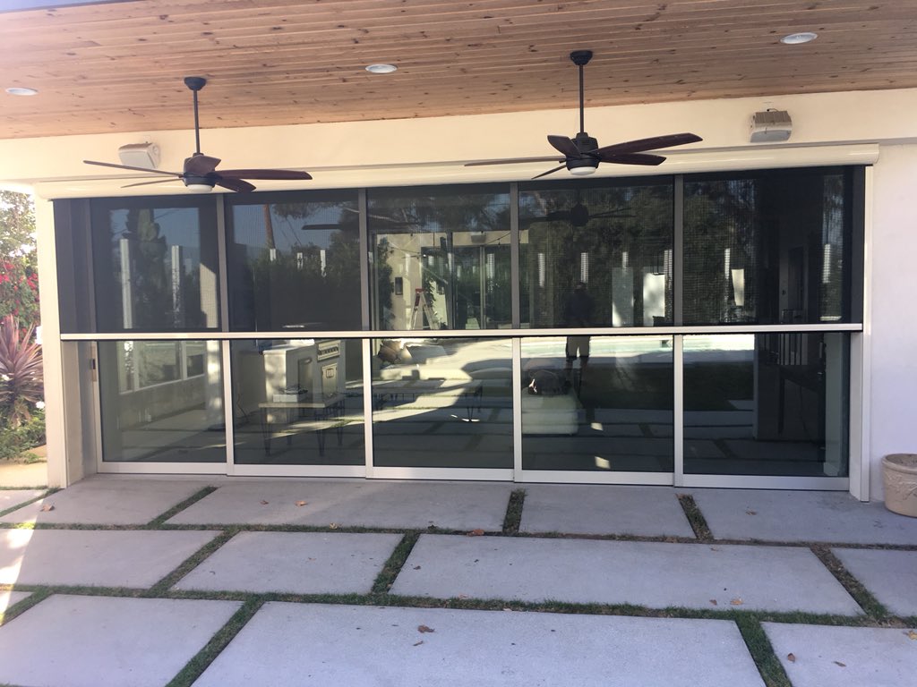socalscreen's tweet photo. Rainier Power Screen! Call today for a free in home estimate! #rainier #somfy #patio #landscape #Contractors #LosAngeles #sunset https://t.co/TjLmrjhTDq