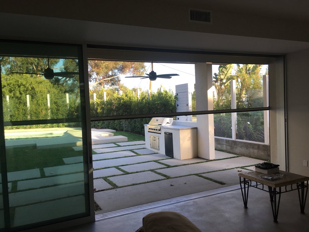socalscreen's tweet photo. Rainier Power Screen! Call today for a free in home estimate! #rainier #somfy #patio #landscape #Contractors #LosAngeles #sunset https://t.co/TjLmrjhTDq