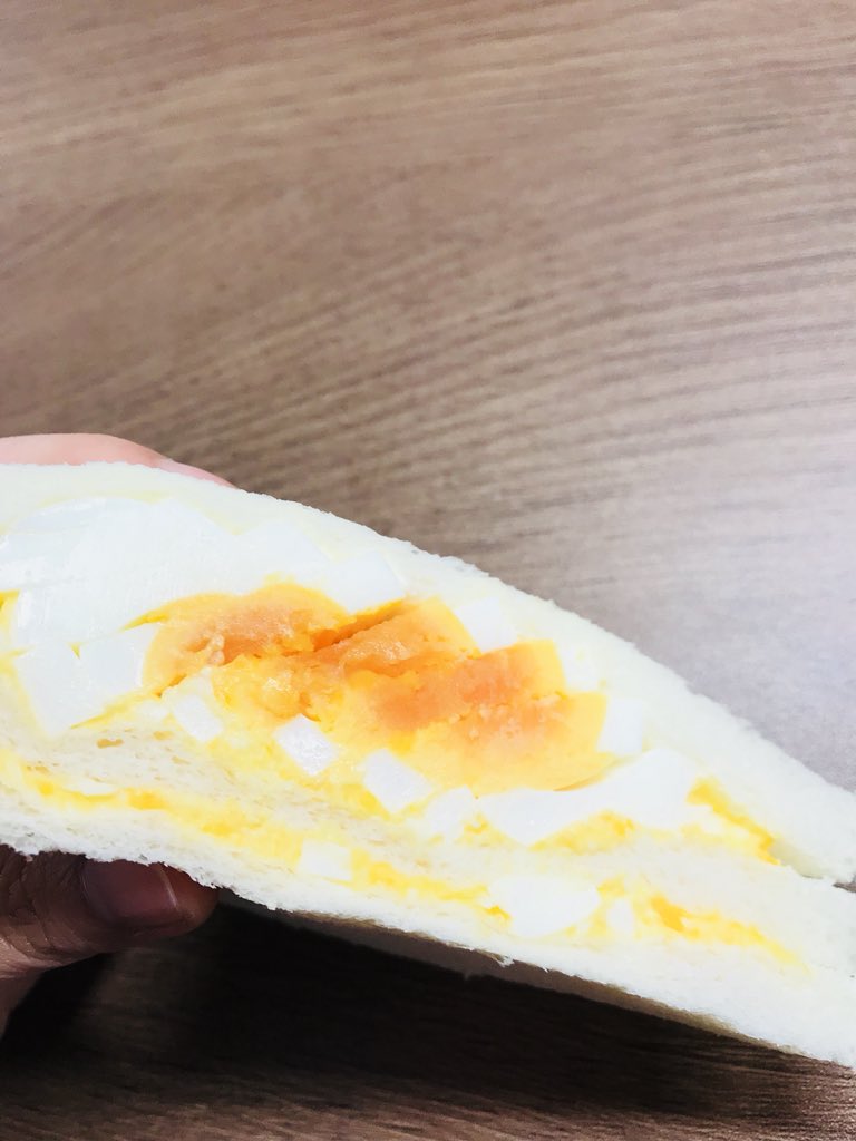 noveljam2018_de's tweet image. #noveljam
#GoodbyeSpring

『グッバイ、スプリング』
の、卵サンドは
スクランブルエッグでしたが
今日のランチは
ゆで卵のつぶしたやつ