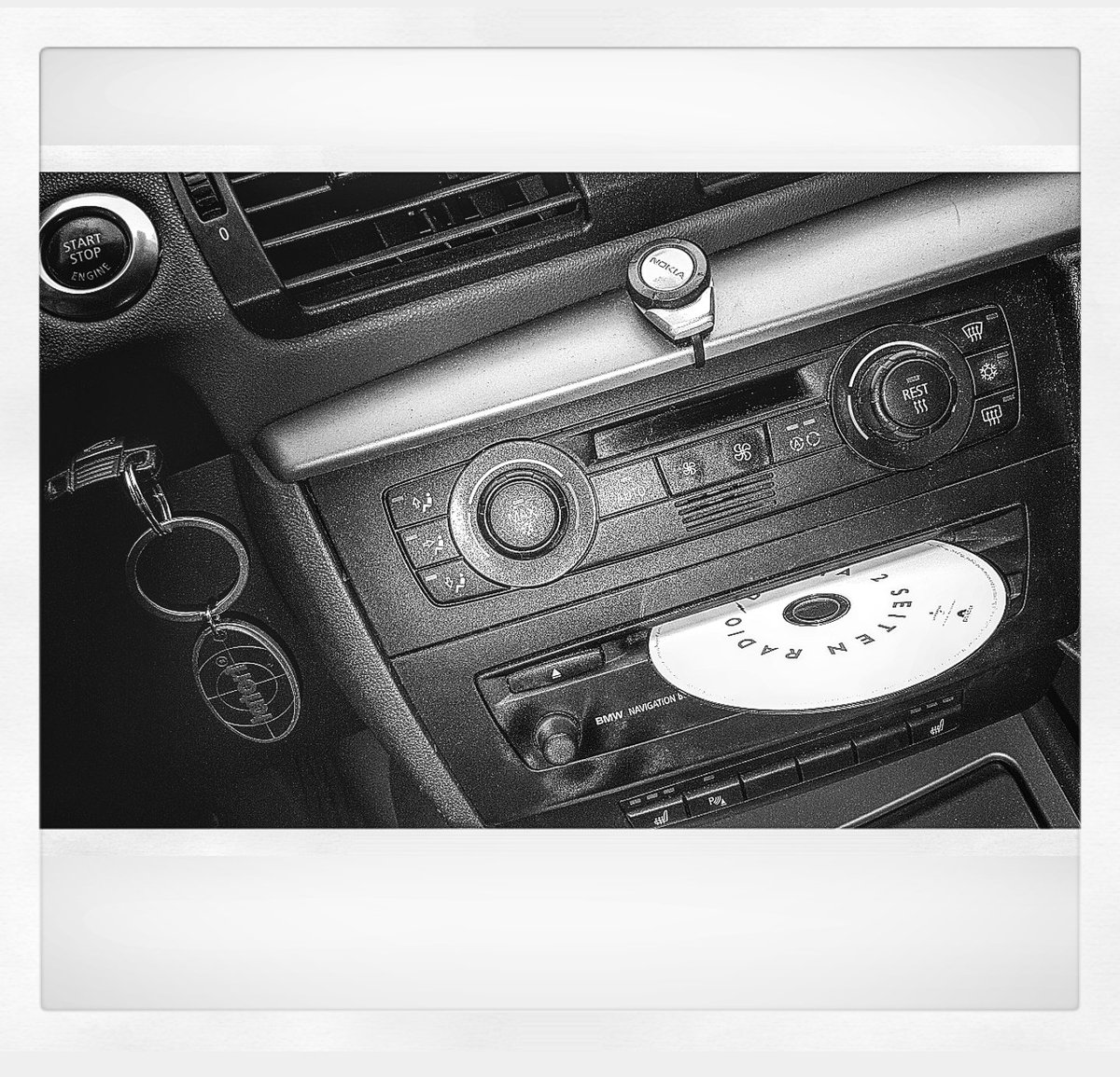 mandykberlin's tweet photo. 📌Berlin ... fleißig am eingrooven für nächste Woche ... endlich mal wieder RadioDoria live erleben und #2Seiten feiern 🤗🎈🕺 #LieblingsSender 📻🎶💙 https://t.co/v2mP1O2ZQQ