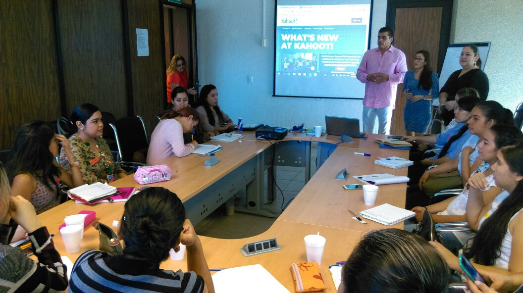 teinny_3's tweet photo. 1ra sesión de acompañamiento a las docentes en su segundo año de inducción para su evaluación de desempeño #proyectodeenseñanza #AtpsZ75 #comprometidas https://t.co/CRaV4L50Px