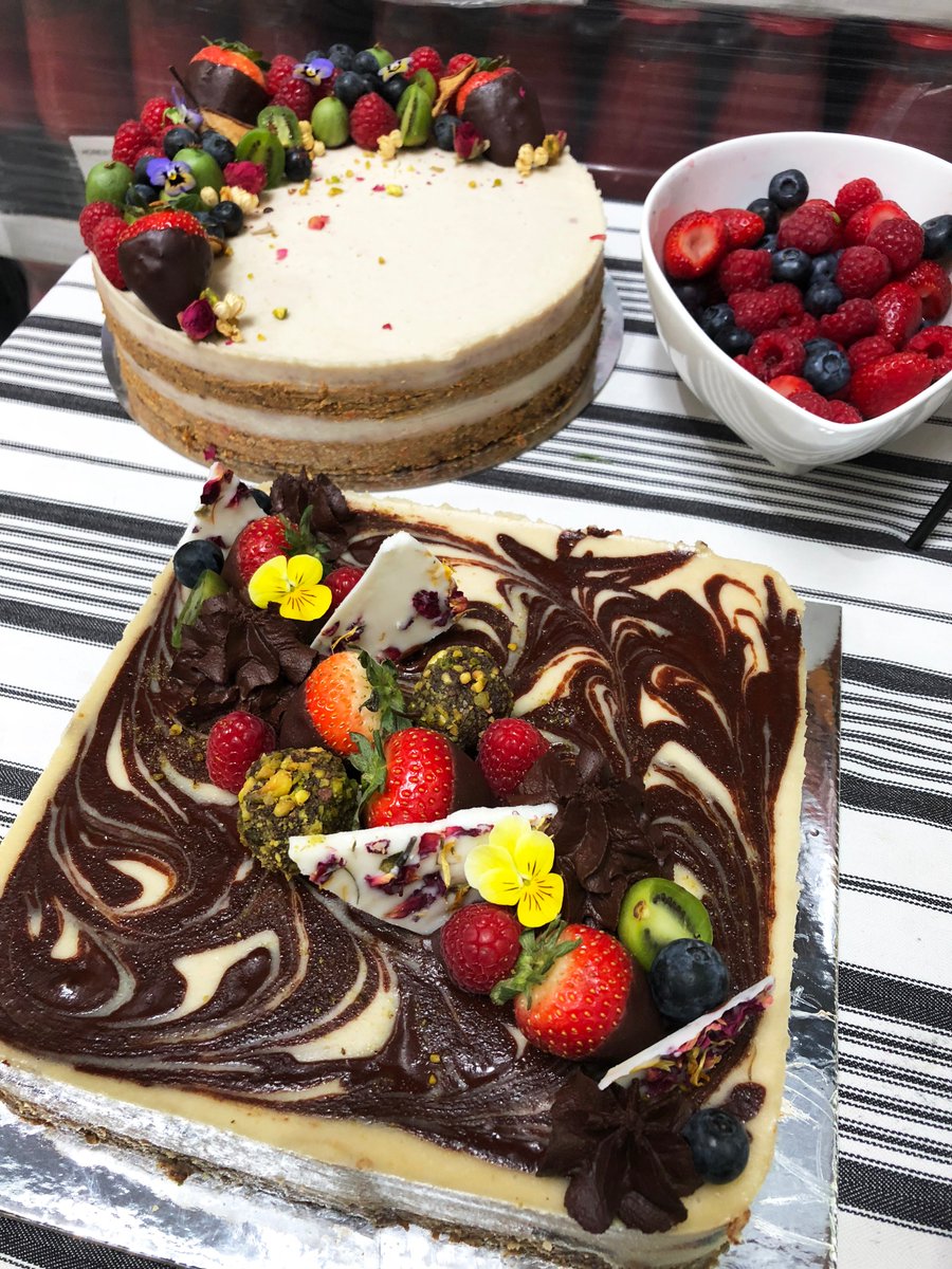teamgoodness's tweet photo. Today was the Honest to Goodness seasonal lunch for Autumn! We filled up on delicious, wholesome food catered by fellow B Corp, Dan the Man and scrumptious raw desserts by Cream Fork...YUM! Happy Friday from a very full  and satisfied Team Goodness 😋 https://t.co/cLV5gPyV0L