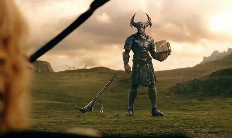 гном битва пяти воинств. койоты нападают на коров. конни нильсен чудо женщина. амазонки против степного волка. амазонки зака снайдера.