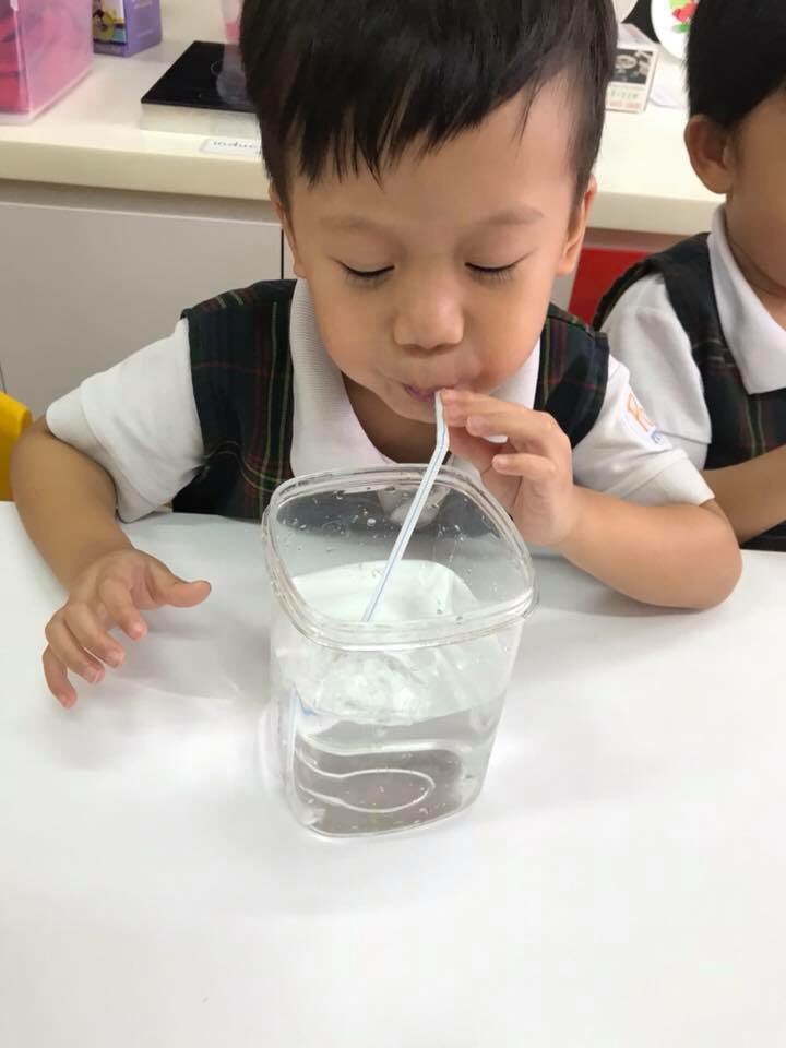 Today's Science experiment is to blow bubbles 😆 #possopreschool #thelittletroublemakers #bljy