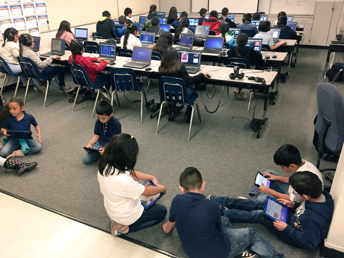 Euclid_OMSD's tweet photo. Euclid Scholars being rewarded for Readingπ! Scholars got to chose their β€οΈ educational website & spent time learning onπ» Thanks Mrs. JohannsenβΊοΈ#studentrewards #readingpaysoff #studentchoice https://t.co/4S4GD5pYem