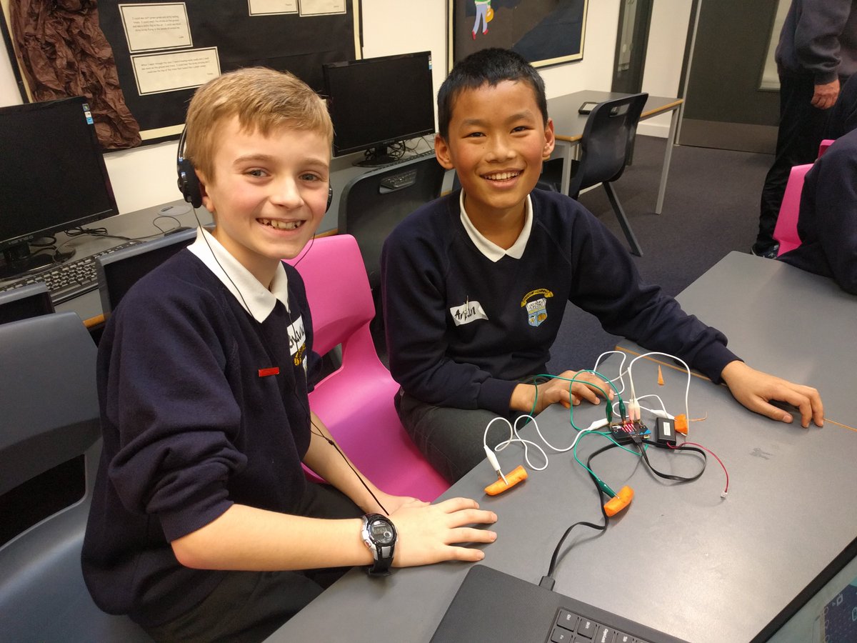 CompXplorersUK's tweet image. Our programming workshops have been in full swing this week. Children from @tower_hill_sch had a fantastic time #programming using @microbit_edu a big thank you to @cllrvosper for attending. #programming4primaries #microbit #Farnborough #p4p