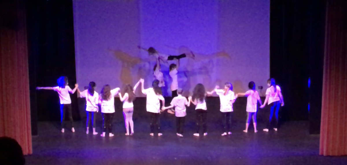 MCD_ance's tweet photo. A powerful message &amp; wonderful dance performance by the 5x60 dance group @strichardgwynpe @BarryMemo #bestfootforward #dearfuturegenerations https://t.co/riJLFfQPNF