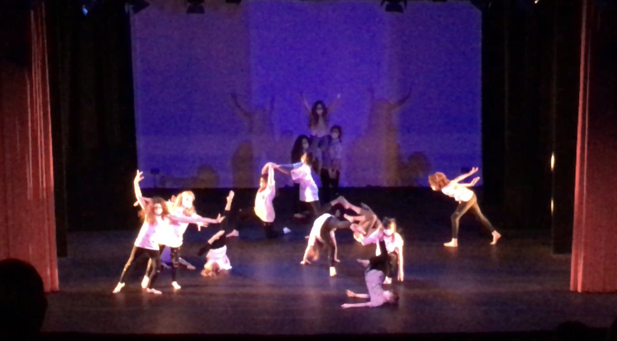 MCD_ance's tweet photo. A powerful message &amp; wonderful dance performance by the 5x60 dance group @strichardgwynpe @BarryMemo #bestfootforward #dearfuturegenerations https://t.co/riJLFfQPNF