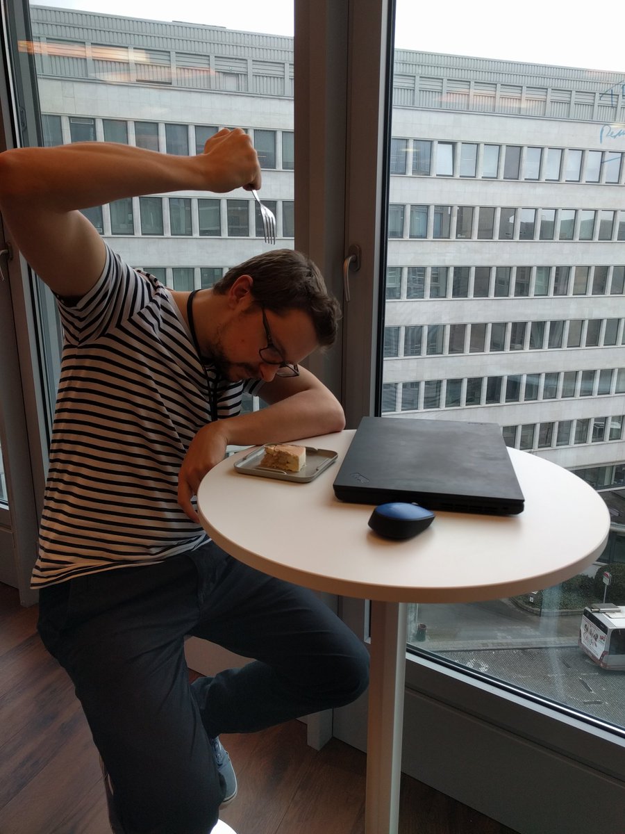 ElsDessin's tweet photo. Danku @AE_NV voor de lekkere taarten @dkv :-) #aetrakteert #greatplacetowork https://t.co/If0HyZuaYw
