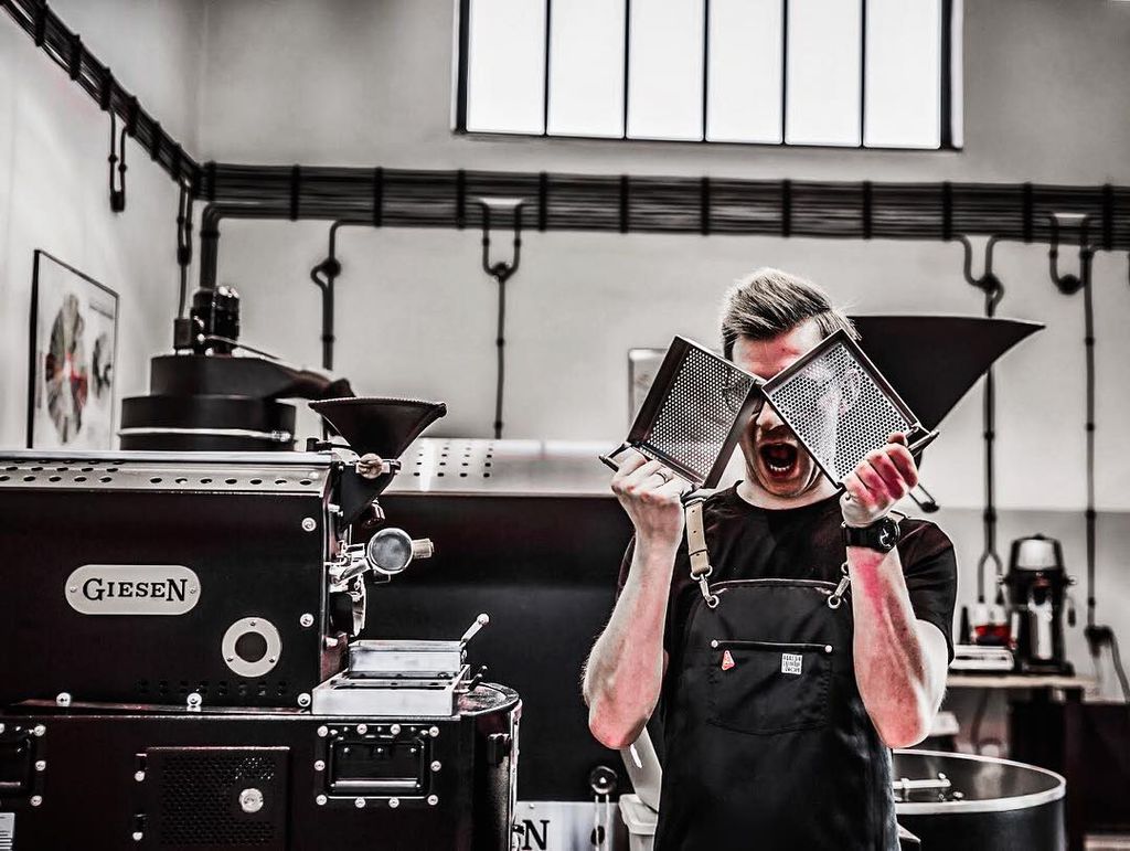 GiesenRoasters's tweet photo. Designed with three cooling trays, our sample roaster makes it possible to experiment, test and compare.
( #π· @kbarabosz )
#Giesencoffeeroasters #coffeeroasters #specialtycoffee #coffeelove #coffee #WPG1 #WPE1 https://t.co/kMV9SfjBJT