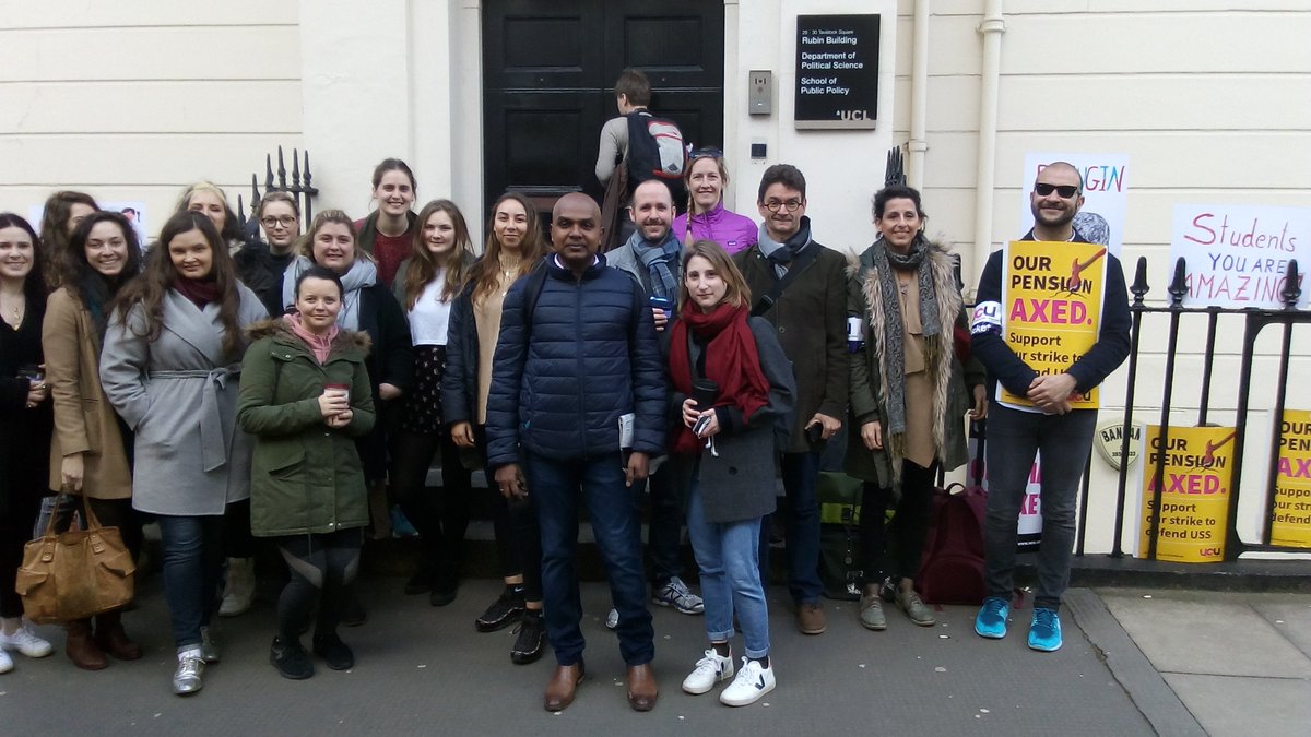 academotic's tweet photo. The #streets of #Bloomsbury have never looked busier. Something tells me this lot are not going to shift easily #nocapitulation #ussstrikes #ucustrike #UCLprotest @UCLprotest @UCL_UCU https://t.co/EZdb0yPnI4