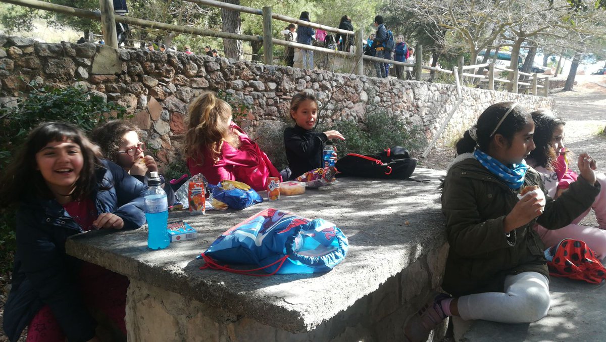 EscolaJMaragall's tweet image. 3r i 4ts estem a les #covesdecollbato