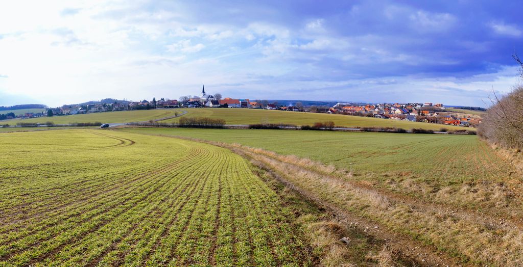 Zpravyzmesta's tweet photo. Hodně u toho foukalo, ale Litice takhle z nadhledu vypadají jako příjemné místo. Udělejte si taky procházku.
#Litice #Plzen #Predmesti #Pilsen #VisitPilsen #visitPlzen #KolemPlzne #turustika @retroturistika https://t.co/8EvOHrXVc6
