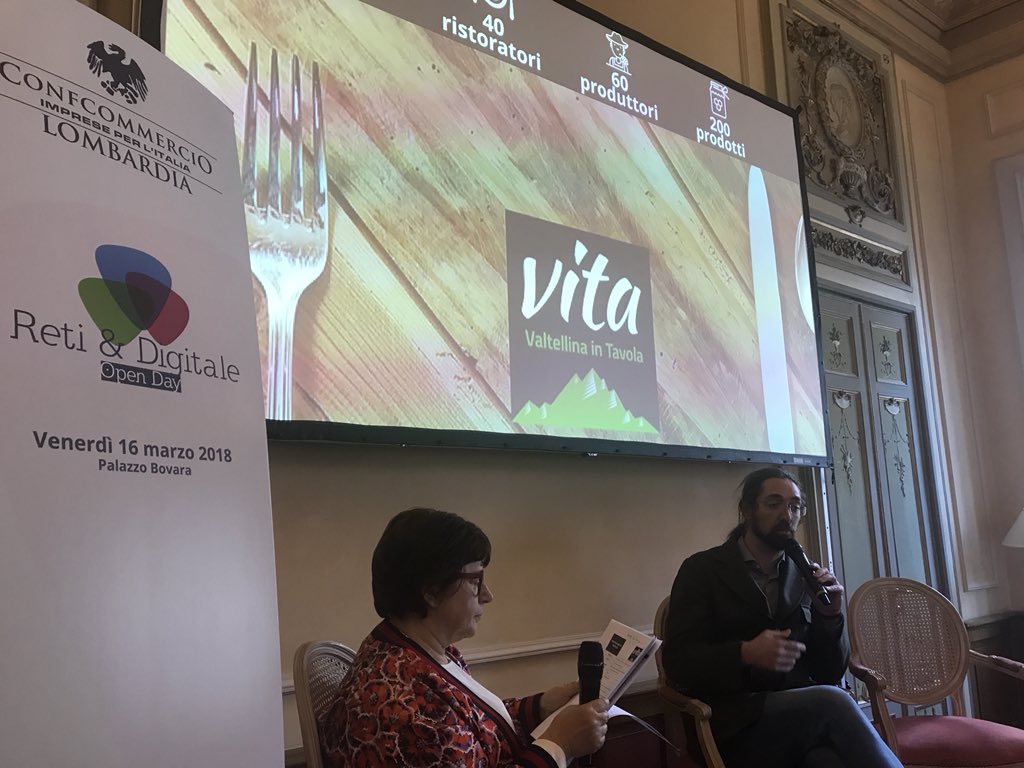 ConfcommercioLo's tweet photo. Matteo De Campo racconta il portale #valtellina in #tavola #retedimpresa di prodotti di qualità a #km0 della @Valtellinanews #RetieDigitale #MilanoDigitalWeek https://t.co/Tb9HQyghBk