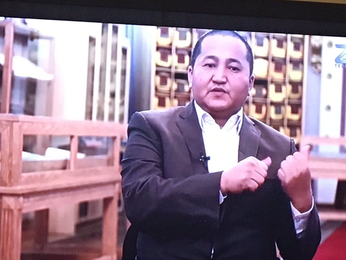 Чингэс хааныг буцаж ирэх бэлгэдэл Ногоон морьтой есөн хүлэг баатартай нь буддын урлагаар Шүтээн хөрөг зурсаныг манай <a href="/nyamochirg/">танхай банди</a> судалж нотолсон ажээ. Төр шашныг хослуулж зурсан гэнэ