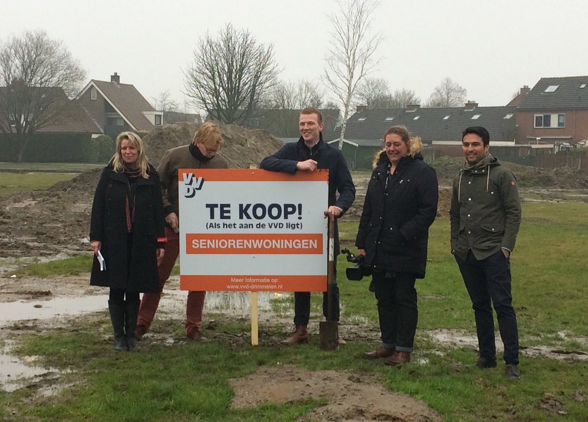 Als het aan de VVD Drimmelen ligt, komen er meer (senioren)woningen! #werkbezoek <a href="/TimKouthoofd/">Tim Kouthoofd</a> <a href="/Tim_CN_Simons/">Tim Simons</a>