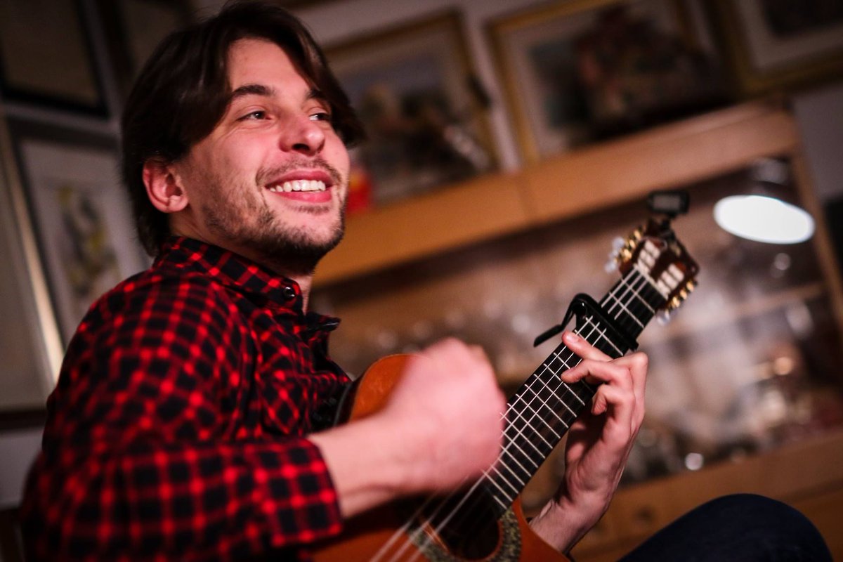 Su <a href="/sulPezzoit/">SULPEZZO</a> <a href="/giovanniblock/">Giovanni Block</a> e Il Teatro cerca casa con l'appuntamento di domani, a Napoli (Vomero), con il concerto "Solo ma non troppo". 
Grazie per aver dato spazio al nostro evento! 🙏🏻🙏🏻🙏🏻
sulpezzo.it/solo-ma-non-tr… 
Foto Cesare Abbate