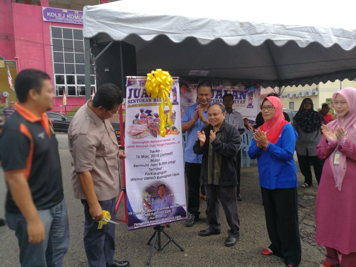 AmirmarwanP079's tweet photo. Jualan Sentuhan Rakyat Parlimen Lipis Siri Ke 2 Oleh YB Dato @P079AbdulRahman @NajibRazak @AdnanYaakob @KPDNKK @FAMA_Malaysia @dhzhamzah #SentuhanRakyat #ParlimenLipis #BNBagus https://t.co/mhjPl3rO7b