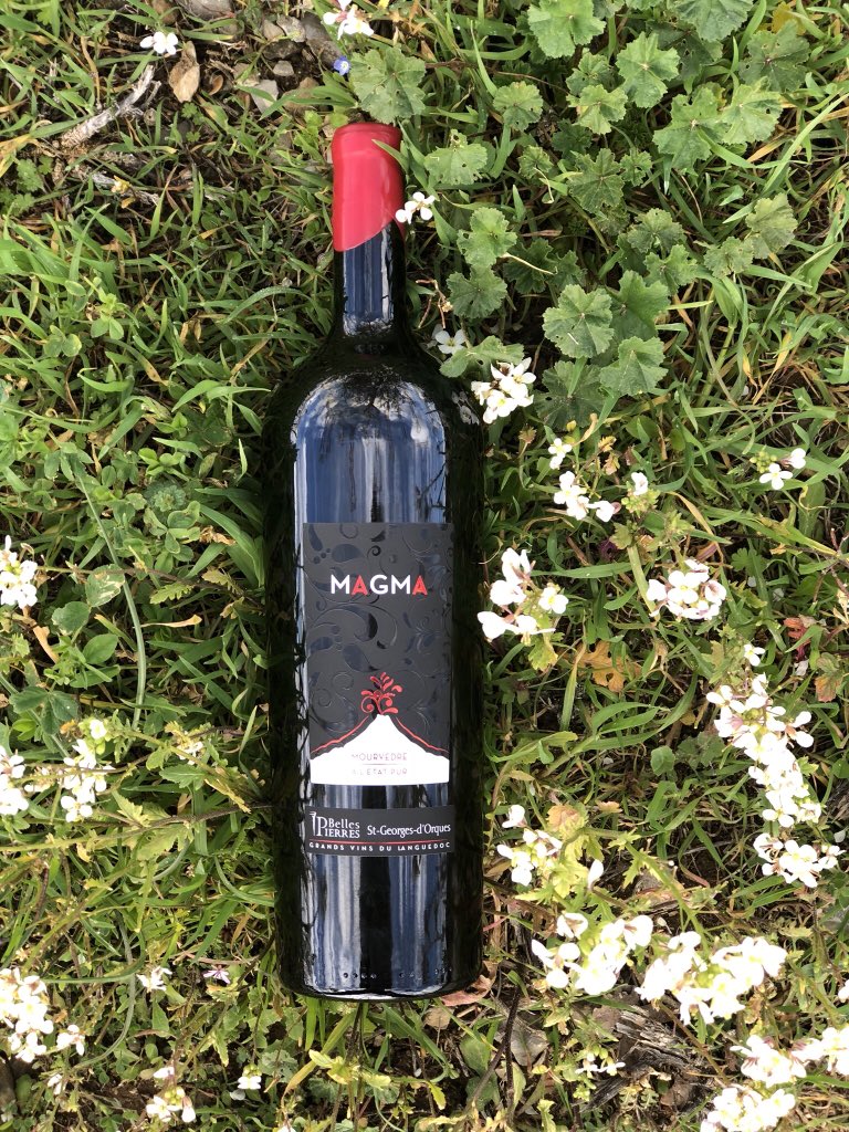 🍷 Notre Magnum Magma 100% Mourvèdre ... 
 Avec sa robe d’un rouge intense et son nez poivré, parfait pour une belle viande ou du canard 🦆