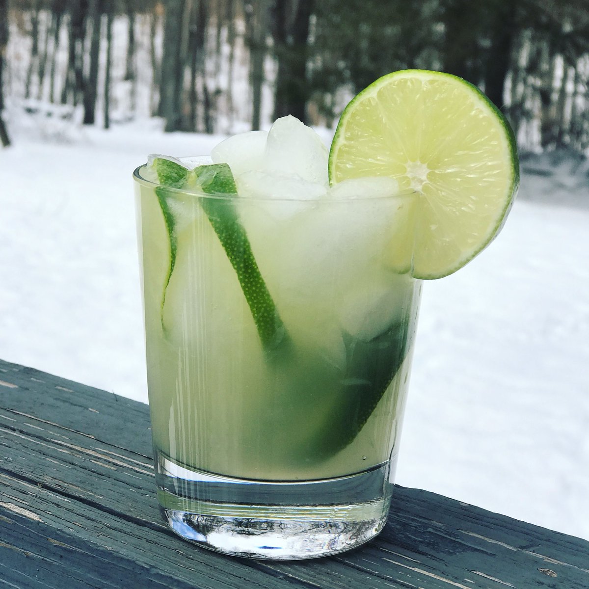 Happy Caipirinha Friday! #cachaça #caipirinha #caipirinhafriday #caipirinhalover #tgif #sabordobrazil 
#CoquetariaBrasileira 
#drinks
#Mixology 
#Cocktails 
#cocktailporn