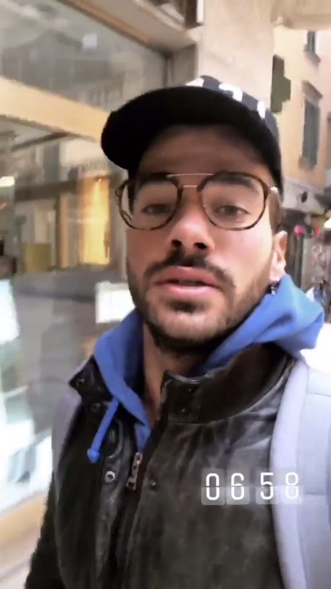 domiemino's tweet photo. #clario
E poi ci sono io ke li vedo vestiti uguali e muoio d amore 💙💚😍
#puffetti https://t.co/dJLu7ySoVc