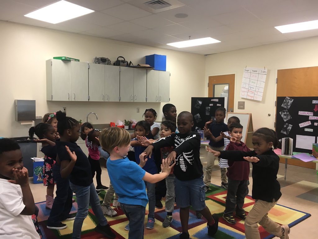 KimCastellucci_'s tweet photo. Exhibition about force and motion! They loved showing off their dance! #kinders https://t.co/xVWl5GCUXG