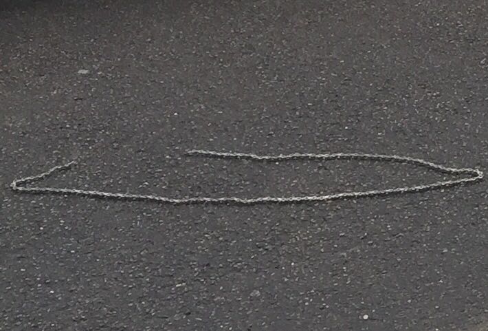 TimmyMallett's tweet photo. And embarrassingly we just stand around and watch as Paul from Flat Harry's brilliantly fixes the chain.
We are not a lot of help really....
@BicycleTribeCC https://t.co/qoOHnA4rD1